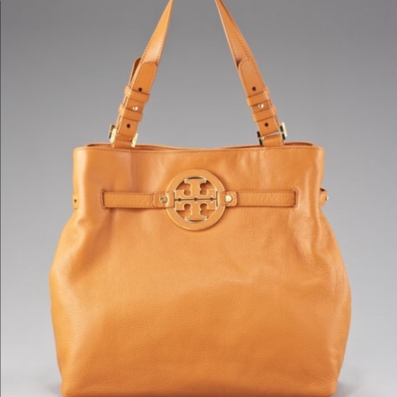 Tory Burch Handbags - Tory Burch Amanda tote (large)